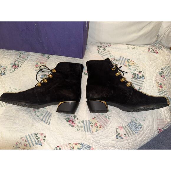 STUART WEITZMAN FASTTRAIN BLACK SUEDE BOOTIES 7.5N - Picture 9 of 9